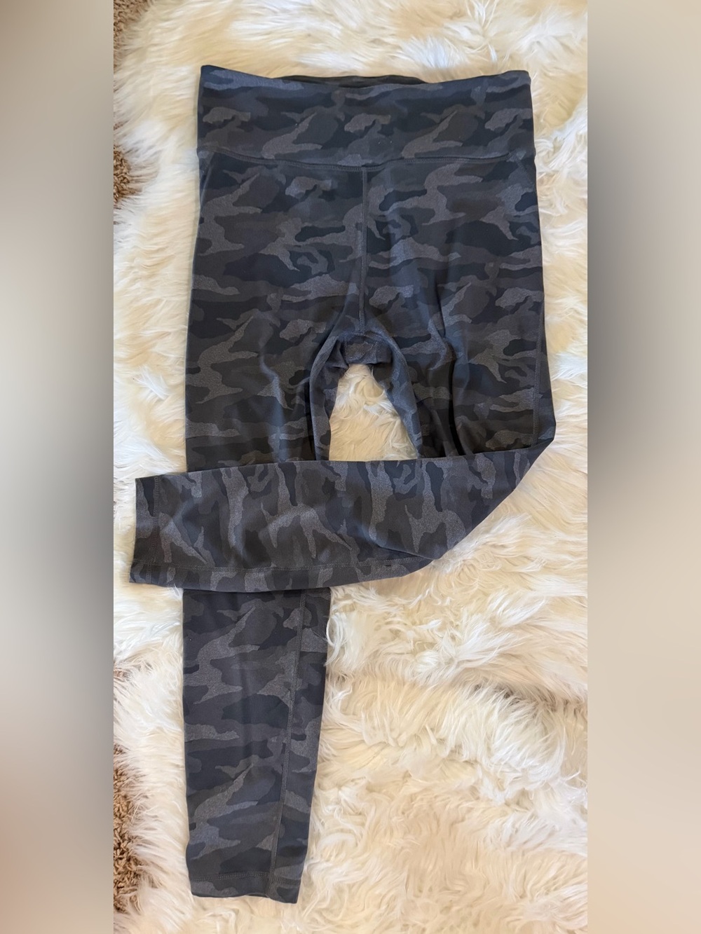 Vuori Camo Leggings in Charcoal Grey